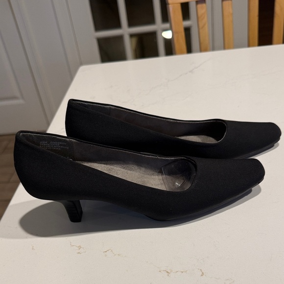 AEROSOLES Black Women's Heels - Picture 1 of 8